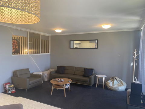 Waterside Holiday Rentals Unit 31 - Sydneys Hotel 3