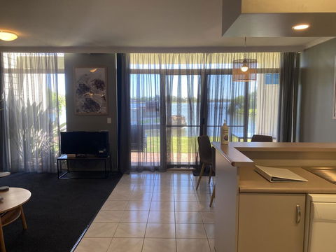 Waterside Holiday Rentals Unit 31 - Sydneys Hotel 2