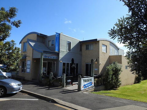 Waves Luxury Suites - Sydneys Hotel 3