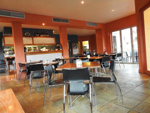 Waves Luxury Suites - Sydneys Hotel 0