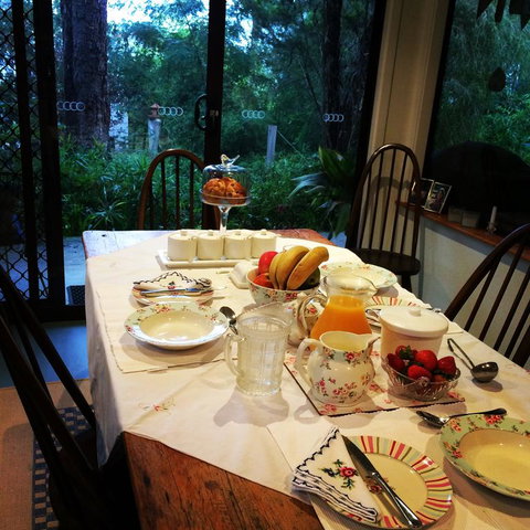 Whispering Pines Bed And Breakfast - Sydneys Hotel 3