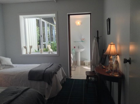 Whispering Pines Bed And Breakfast - Sydneys Hotel 2