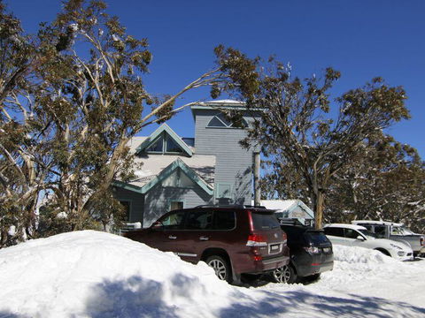 Whistler 5 - Sydneys Hotel 1