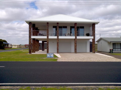 White Caps B&B Apartment - Sydneys Hotel 0