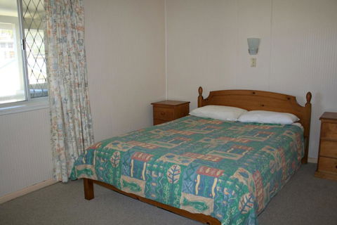 WHITE DOLPHIN, UNIT 5 - Sydneys Hotel 3