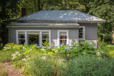 White Gates - Sydneys Hotel 2