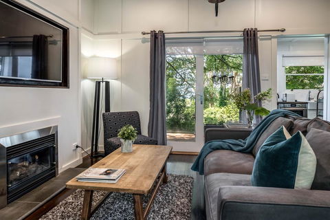 White Gates - Sydneys Hotel 3