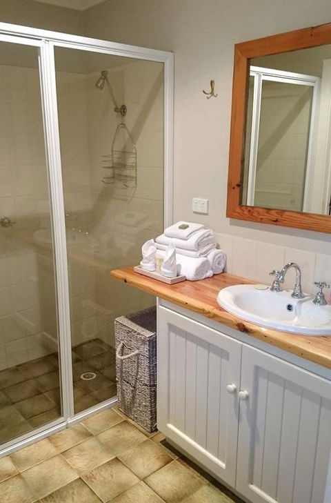 William Bay Cottages - Sydneys Hotel 3