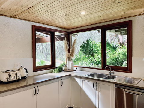 William Bay Cottages - Sydneys Hotel 0