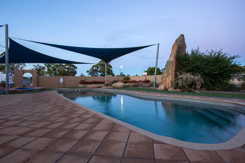 Wimmera Lakes Caravan Resort - Sydneys Hotel 0
