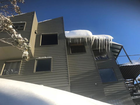 Winterbrook Chalet - Sydneys Hotel 0