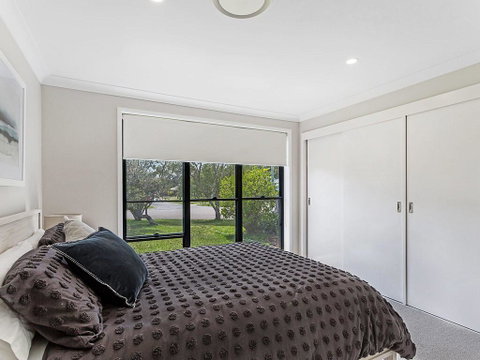Wirragulla, 10 Marty Avenue - Stylish Modern House With Ducted Air Con & WIFI - Sydneys Hotel 3