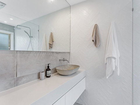 Wirragulla, 10 Marty Avenue - Stylish Modern House With Ducted Air Con & WIFI - Sydneys Hotel 1