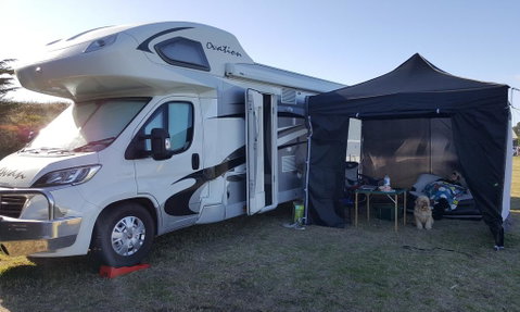 Wonky Stables Holiday Park - Sydneys Hotel 1