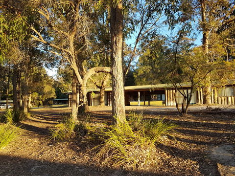 Woodbine Park Eco Cabins - Sydneys Hotel 0