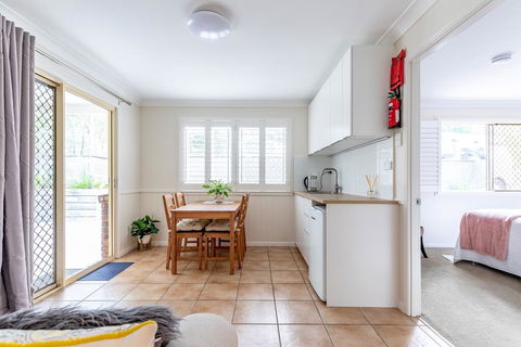 Woodford Gardens - Sydneys Hotel 2