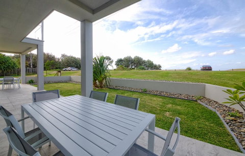 Woolgoolga By The Sea - Sydneys Hotel 1