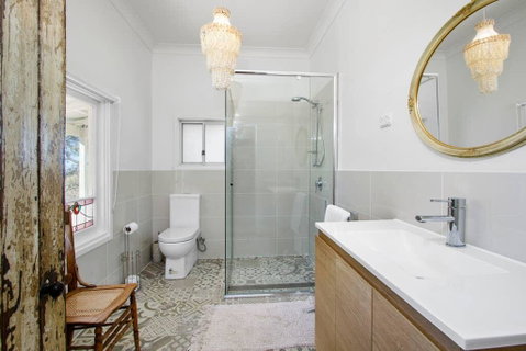 WOOLWAY - Sydneys Hotel 2