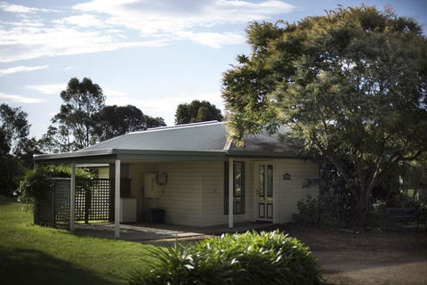 Woongara Cottage - Pet Friendly Country Retreat - Sydneys Hotel 1