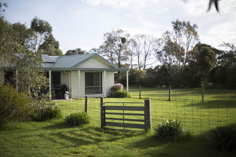 Woongara Cottage - Pet Friendly Country Retreat - Sydneys Hotel 0