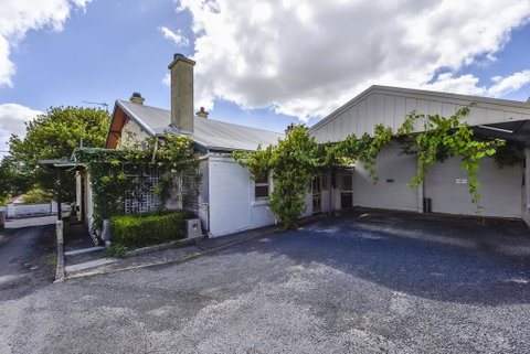 Wyatt Guest House - Sydneys Hotel 1