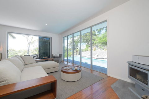YARINGA - Retreat Style Accomodation With Swimming Pool - Sydneys Hotel 0