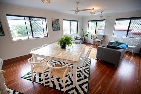 Yeppoon Beachhouse - Sydneys Hotel 2