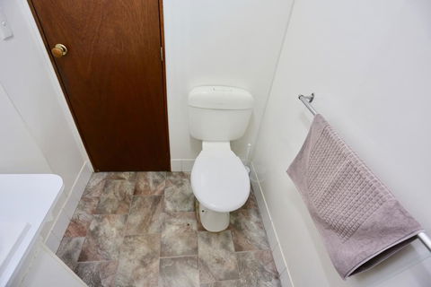 Young Caravan Park - Sydneys Hotel 3