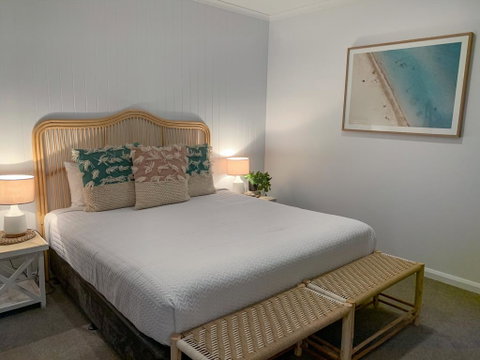 Your Place Robe - Sydneys Hotel 3