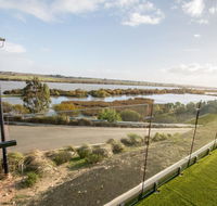 Serenity and sweeping Murray River views - Sydneys Hotel