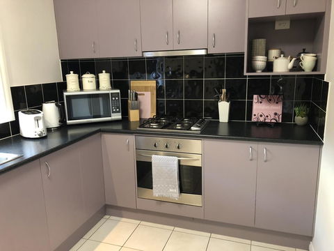 Haven Family& Dog Freindly , Close To Hospital, Airport, Bunnings - Sydneys Hotel 2