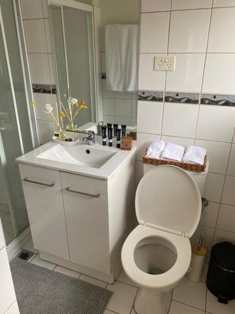 4 BR House - Walk To Station & Nepean Hospital - Sydneys Hotel 4