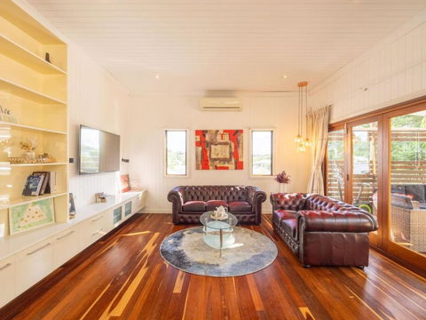 6KM To CBD Convenient 5BR Queenslander Coorparoo - Sydneys Hotel 1
