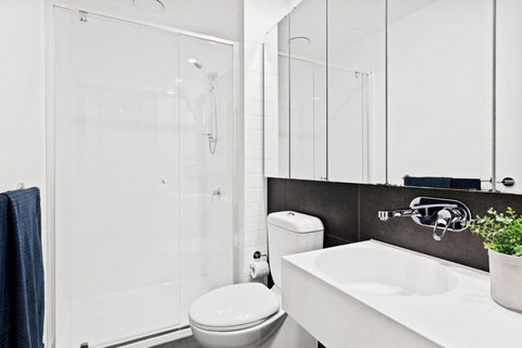 A Stylish 2BR Apt Next To Southern Cross With City Views - Sydneys Hotel 3