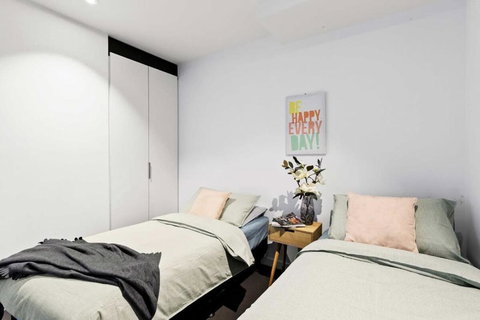 A Stylish 2BR Apt Next To Southern Cross With City Views - Sydneys Hotel 4