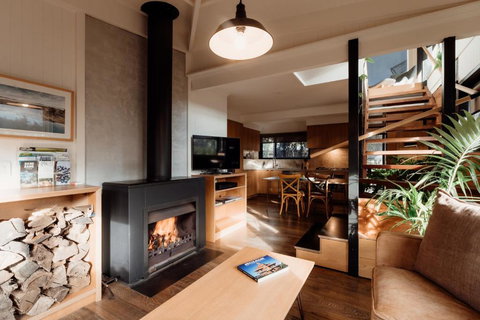 A Stylish And Unique Retreat At Surf Beach - Sydneys Hotel 2