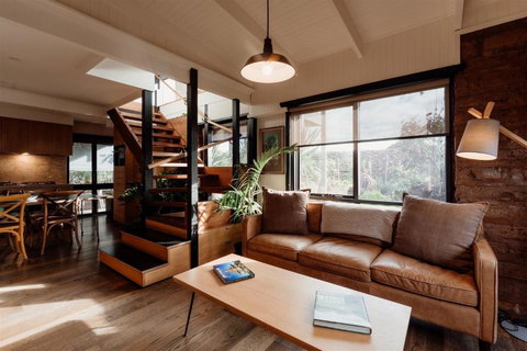 A Stylish And Unique Retreat At Surf Beach - Sydneys Hotel 1