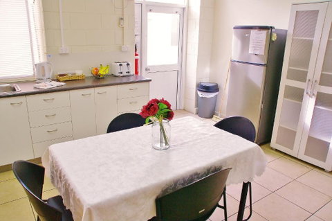 Accommodation @ Isa - Sydneys Hotel 4