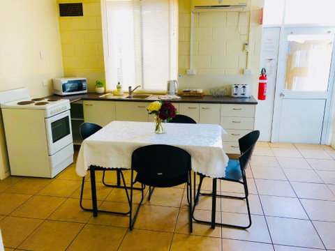 Accommodation @ Isa - Sydneys Hotel 2