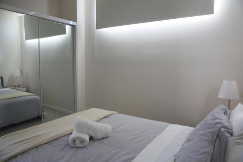 Adelaide CBD Bluebird Apartment - Sydneys Hotel 4