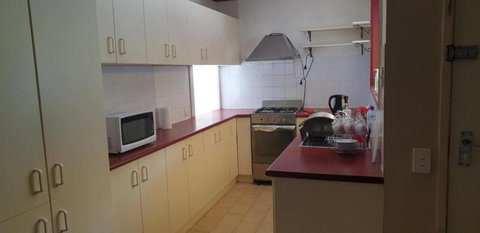 Affordable And Easy Access To Everything - Sydneys Hotel 3