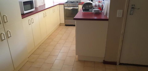 Affordable And Easy Access To Everything - Sydneys Hotel 4