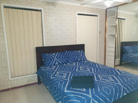 Affordable And Easy Access To Everything - Sydneys Hotel 2