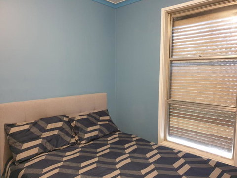 Affordable And Easy Access To Everything - Sydneys Hotel 1