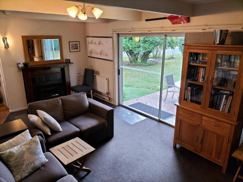 Ageri Holiday House - Sydneys Hotel 2