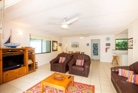 Allamanda Cottage - Close To Beach - Pet Friendly - Sydneys Hotel 0