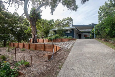 Allamanda Cottage - Close To Beach - Pet Friendly - Sydneys Hotel 1