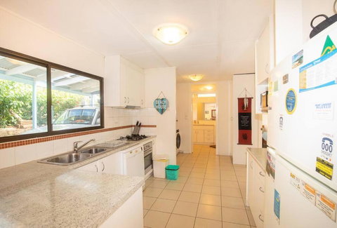 Allamanda Cottage - Close To Beach - Pet Friendly - Sydneys Hotel 2