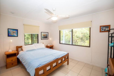 Allamanda Cottage - Close To Beach - Pet Friendly - Sydneys Hotel 3