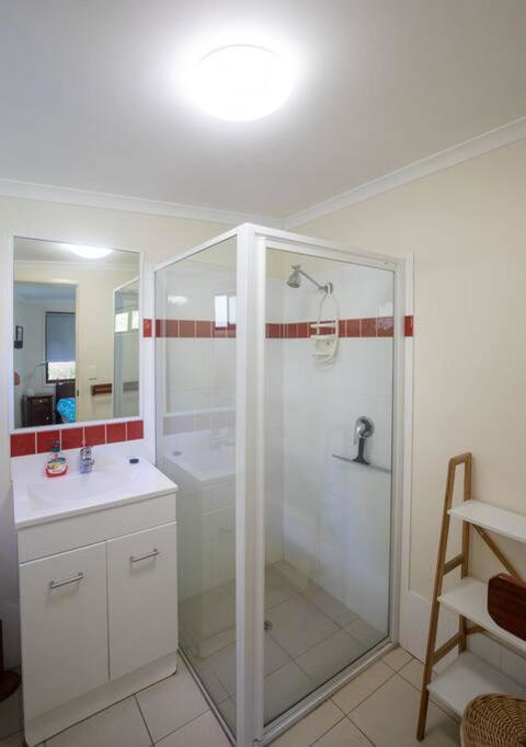 Allamanda Cottage - Close To Beach - Pet Friendly - Sydneys Hotel 4
